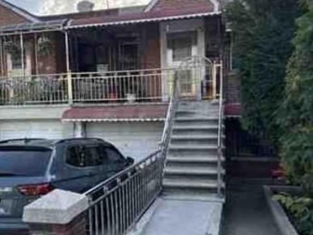 House for sale in The Bronx, Arverne