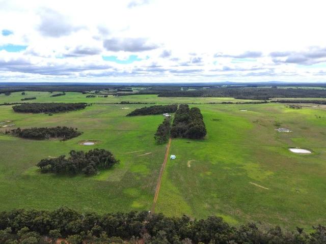 Cottage for sale in Youngs Siding, Western Australia