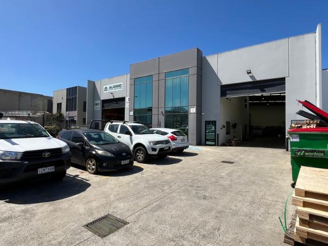 Warehouse for rent in Tullamarine, Melbourne