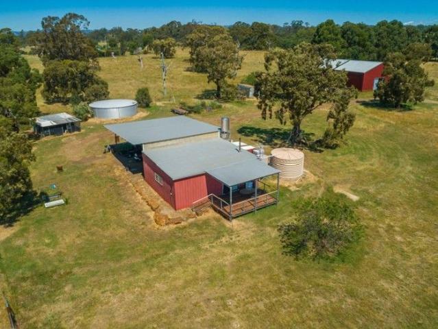 Cottage for sale in Glenhope, Victoria
