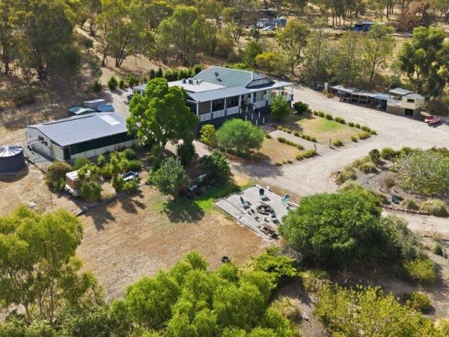 Cottage for sale in Benalla, Victoria