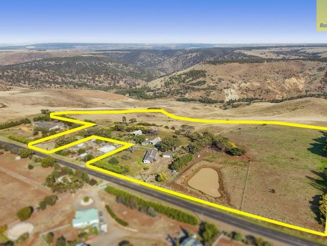 Cottage for sale in Pentland Hills, Victoria