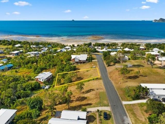 Land for sale in Hideaway Bay