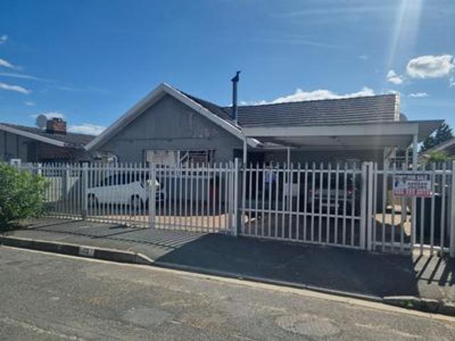 House for sale in Goodwood, Western Cape
