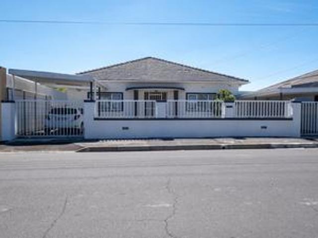 House for sale in Goodwood, Western Cape