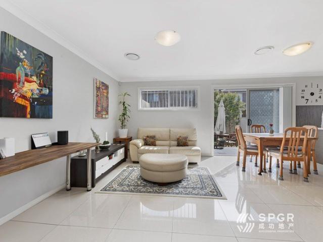 Townhouse for rent in Woodcroft, Sydney