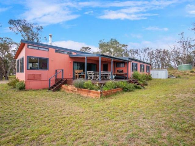 House And Land for sale in Uralla