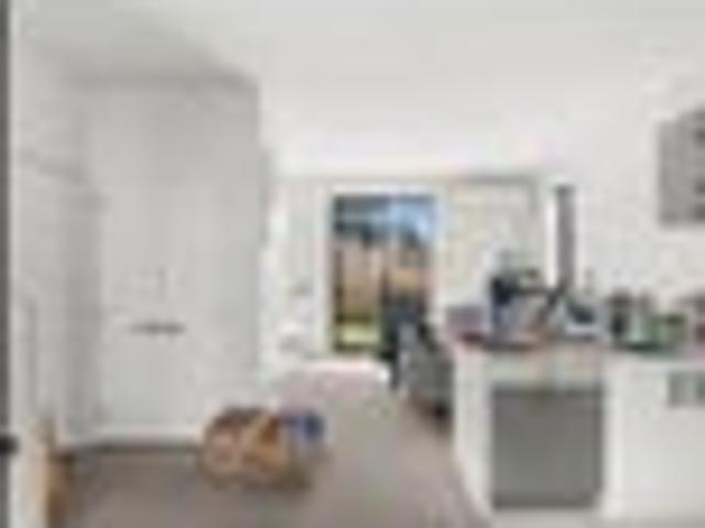 Townhouse for sale in Chaslands, Canterbury