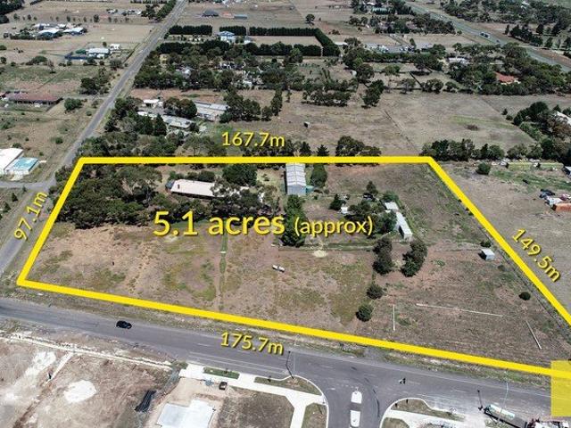 Cottage for sale in Lara, Victoria