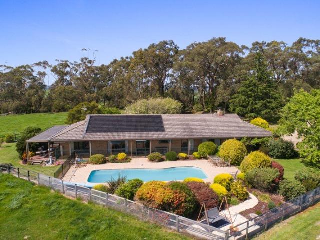 Cottage for sale in Camerons Creek, Victoria
