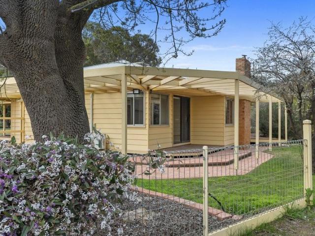 Cottage for sale in Echuca Village, Victoria