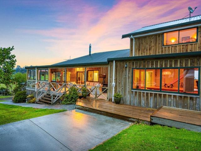House for sale in Waitakere