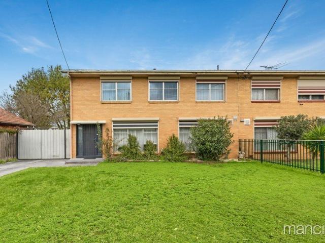 Townhouse for sale in Camerons Creek, Victoria
