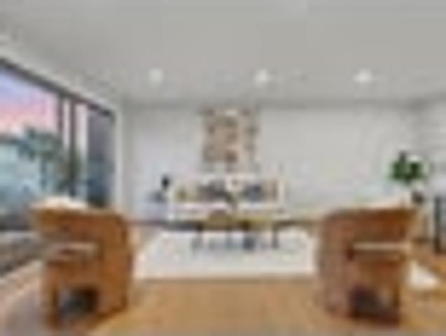 Townhouse for sale in Sunnynook