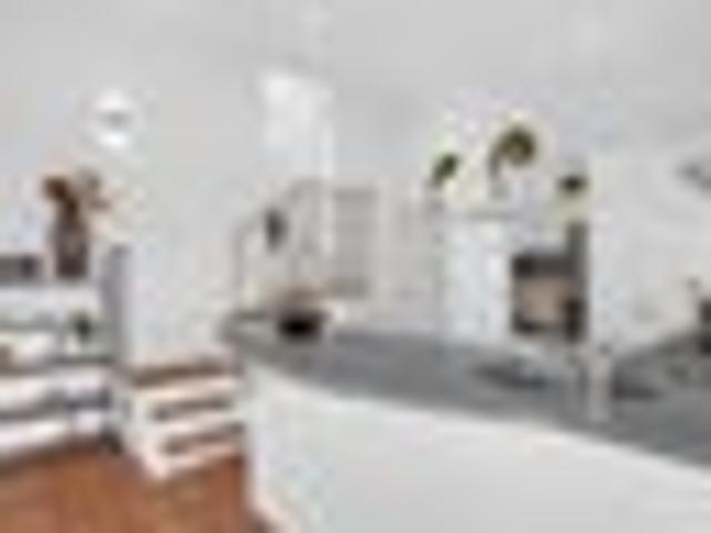 Townhouse for sale in Chaslands, Canterbury