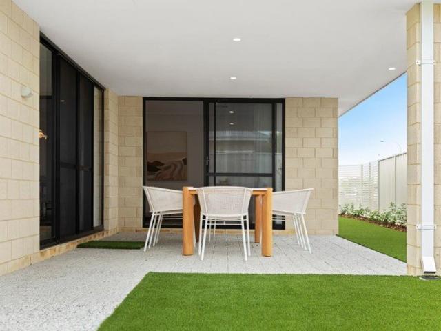 Cottage for sale in Hammond Park, Western Australia