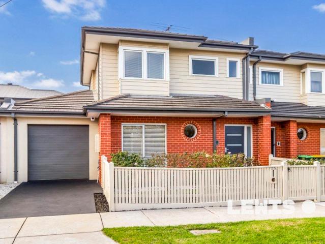 Townhouse for sale in Camerons Creek, Victoria