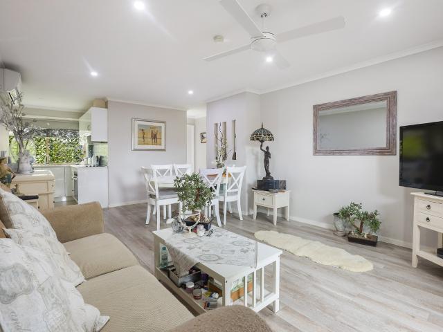 House for sale in Ashmore City