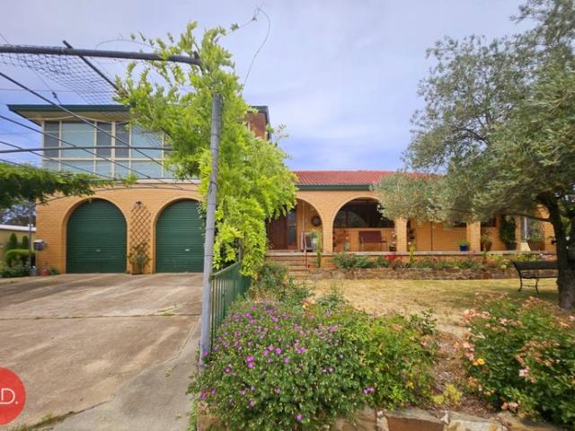 Cottage for sale in Sutton, New South Wales
