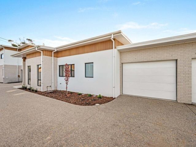 Villa for sale in Ambergate, New South Wales