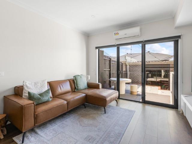 Townhouse for rent in Mickleham, Victoria