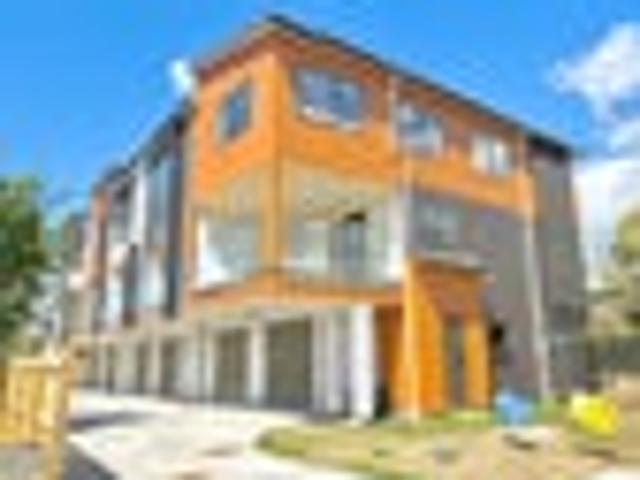 Townhouse for sale in Rānui, Henderson-Massey