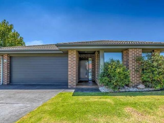 House for sale in Victoria