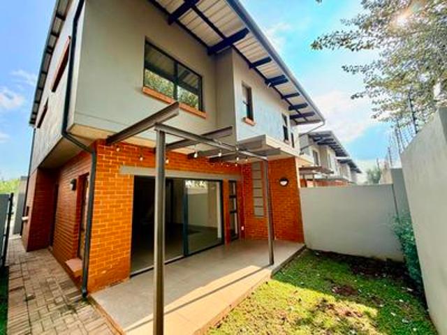 Townhouse for rent in Waterkloof, Gauteng