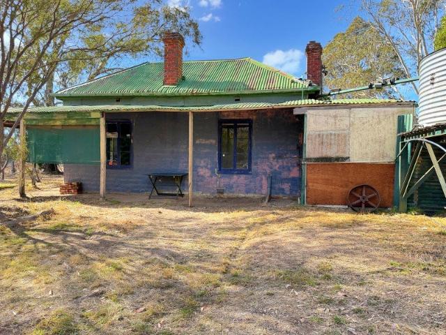 House for sale in Amphitheatre, Victoria