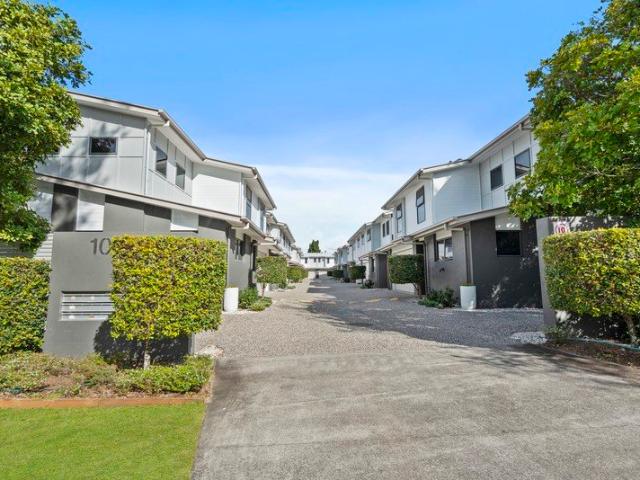 Townhouse for sale in Ormiston, Greater Brisbane