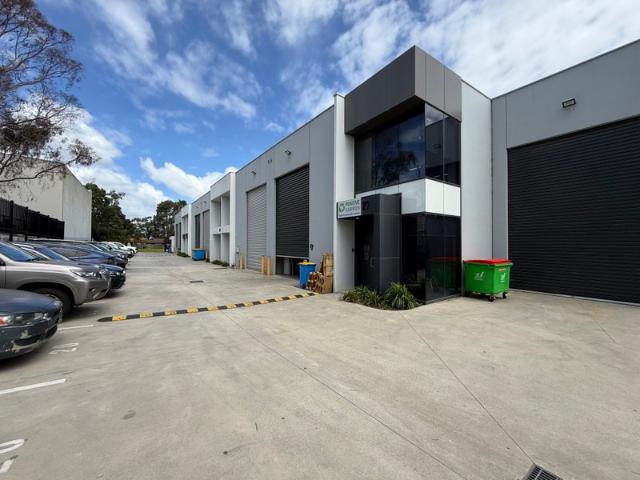 Warehouse for rent in Lynbrook, Melbourne