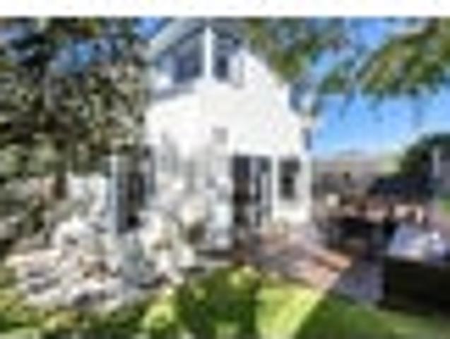 House for sale in Point England, Oroua County