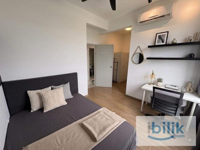 Room for rent in Petaling, Alam Impian