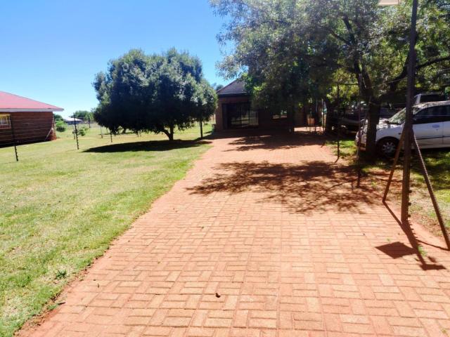 Apartment for rent in Krugersdorp, Mogale City Local Municipality