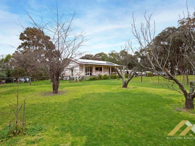 House for sale in Flaggy Creek, Victoria