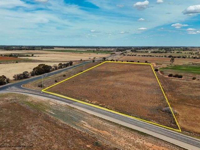Cottage for sale in Swan Hill, Victoria