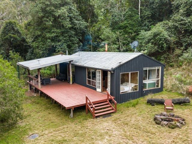 Cottage for sale in The Falls, Queensland