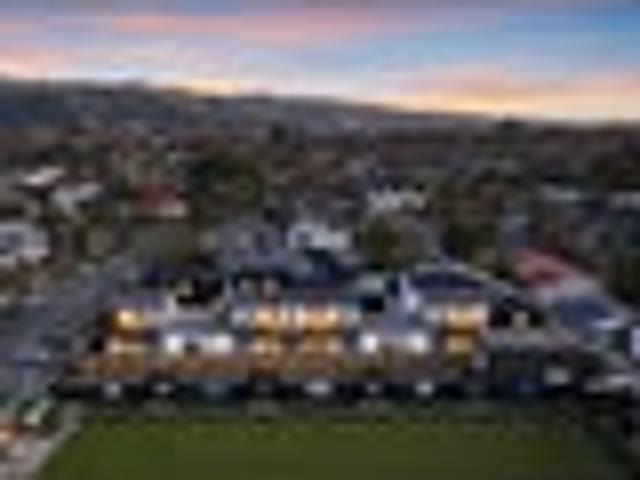 Townhouse for sale in Chaslands, Canterbury