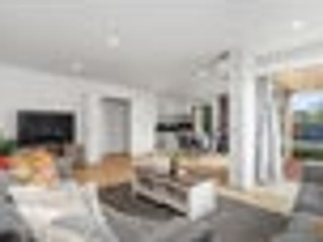 Townhouse for sale in Chaslands, Canterbury