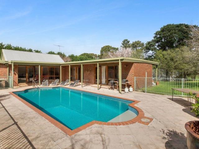 Cottage for sale in Camerons Creek, Victoria