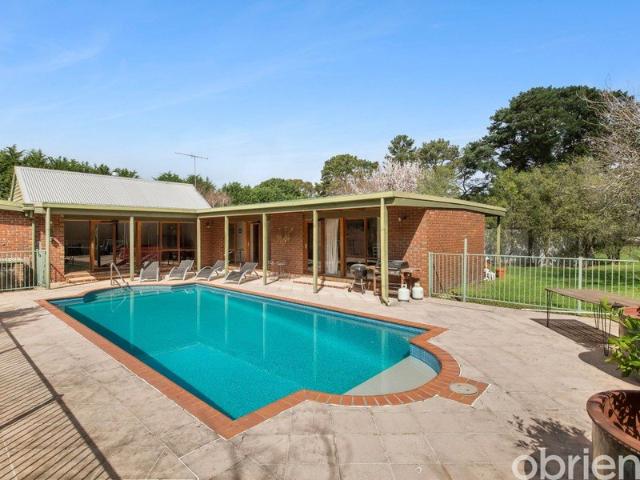 Cottage for sale in Tyabb, Melbourne