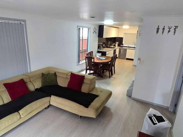 Townhouse for rent in Oratia