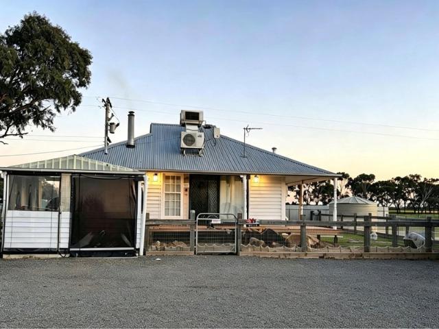 House for sale in Riverside, Victoria