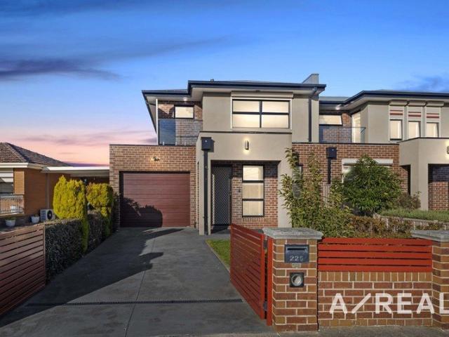 Townhouse for rent in Camerons Creek, Victoria