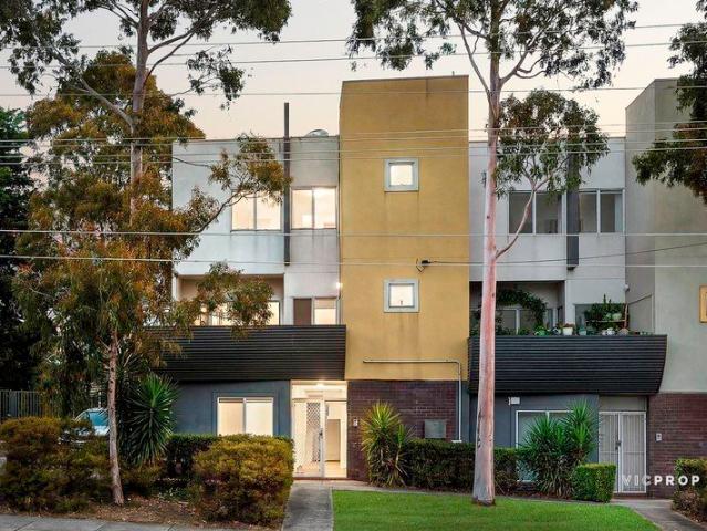 Townhouse for sale in Preston, Melbourne