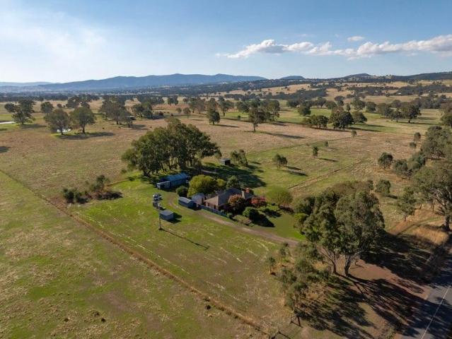 Cottage for sale in Barwite, Victoria