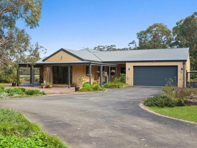 Cottage for sale in Wallan, Victoria