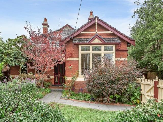 House for sale in Caulfield North