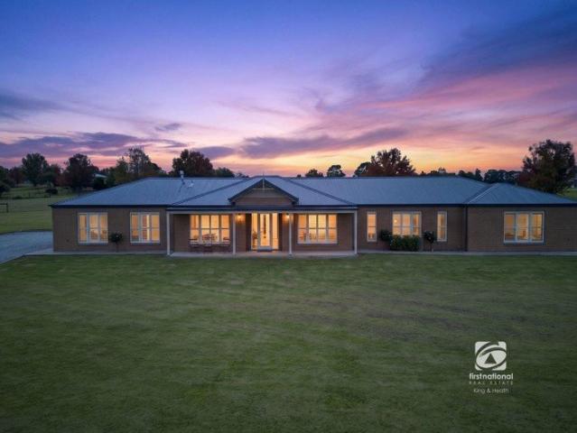 Cottage for sale in Wy Yung, Victoria