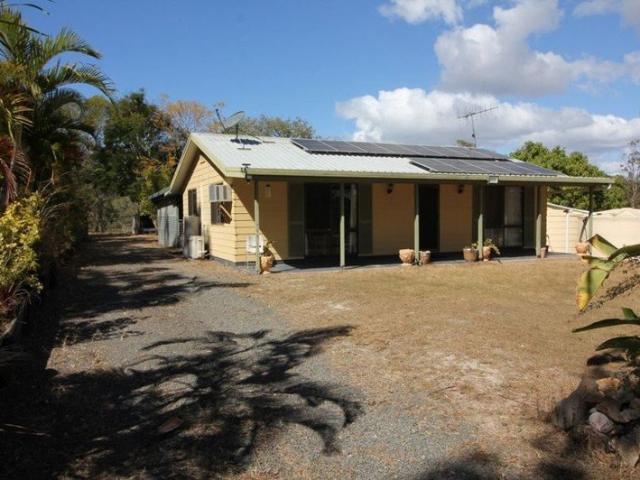 Cottage for sale in Deepwater, Queensland